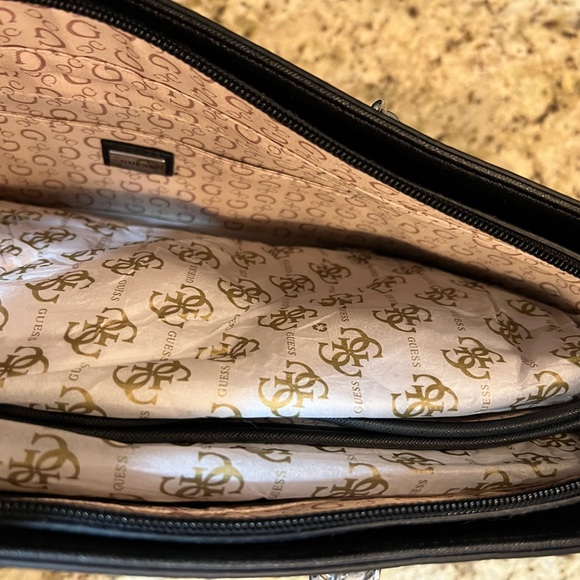 GUESS BAG AND MATCHING WALLET - Picture 2 of 9